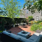 Seven Sea Street Inn