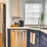 Airy Nantucket Escape In Historic Downtown!