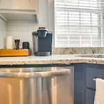 Airy Nantucket Escape In Historic Downtown!