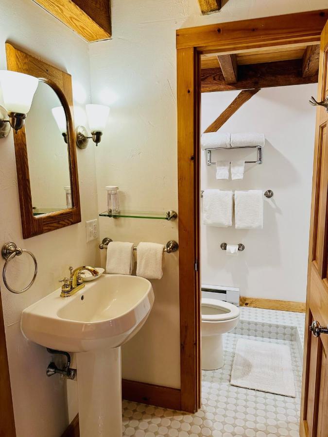 Seven Sea Street 3*