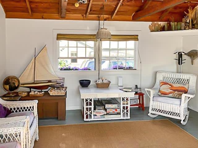 Elegant Retreat On Village Way 3br Nantucket