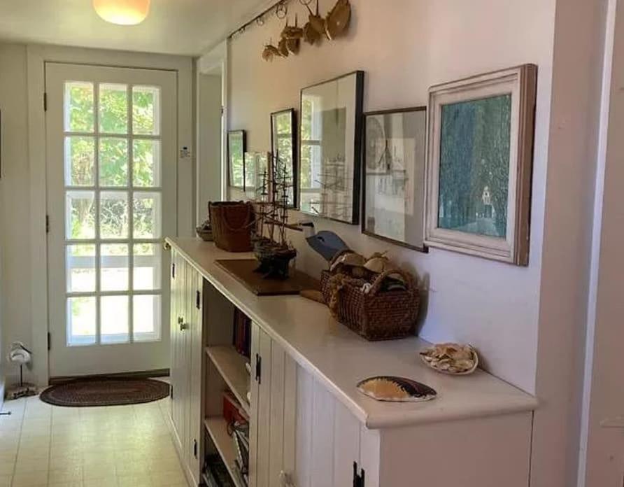Elegant Retreat On Village Way 3br *