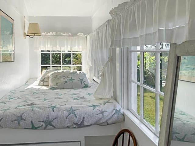 Elegant Retreat On Village Way 3br Nantucket