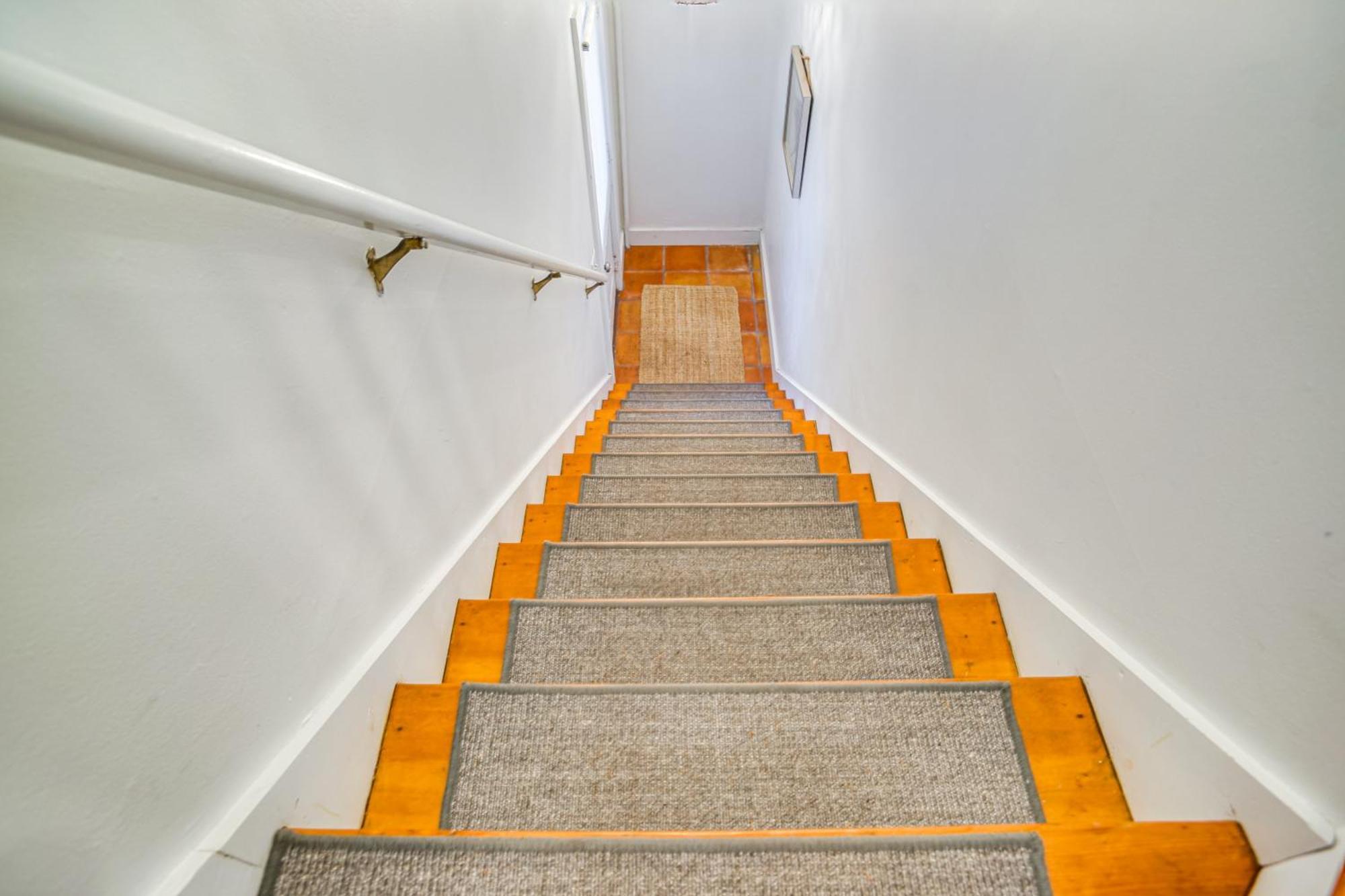 Airy Escape In Historic Downtown! Holiday home