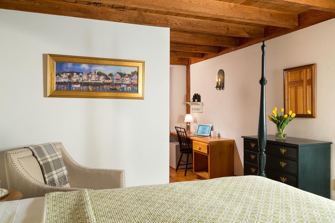 Seven Sea Street 3*