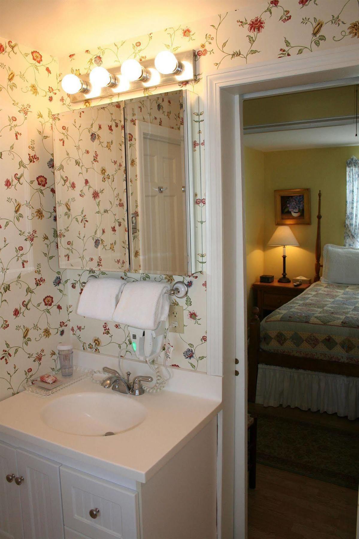 Seven Sea Street Bed & Breakfast